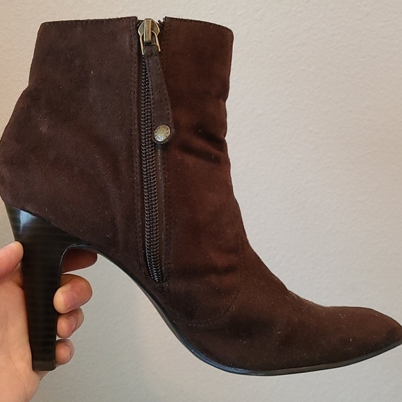 Isaac Mizrahi Brown Samantha Bootie - Picture 3 of 9